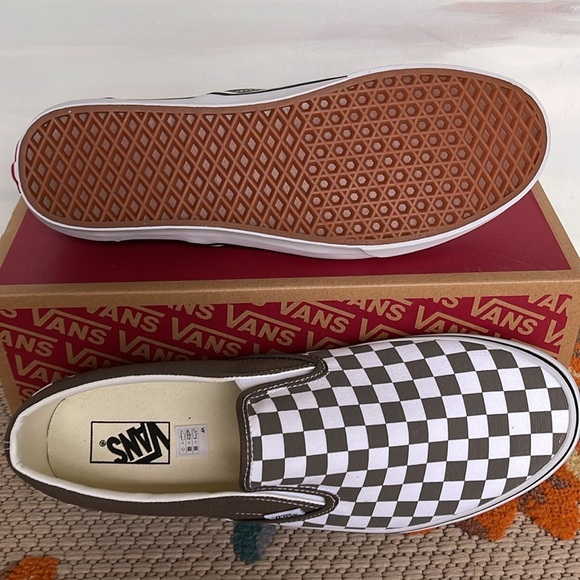 Vans WMNS Classic Slip-On Color Theory Checkerboard•
VN000BV29JC
Sneakers - Picture 14 of 16
